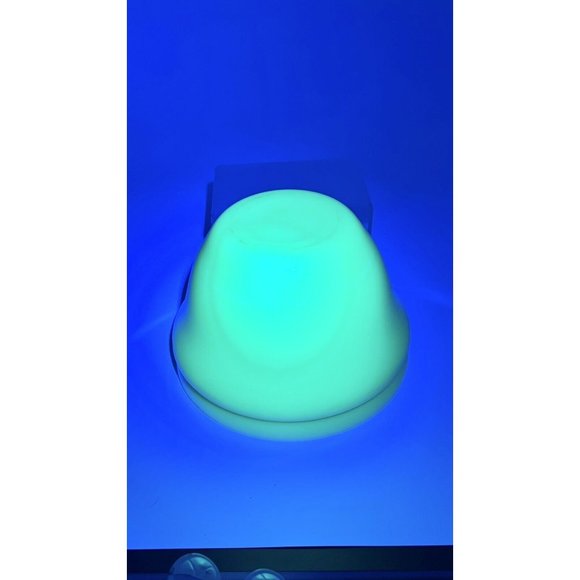 2 Vintage McKee Jadeite Green Glass Mixing Bell Bowl GLOWS - Picture 3 of 9